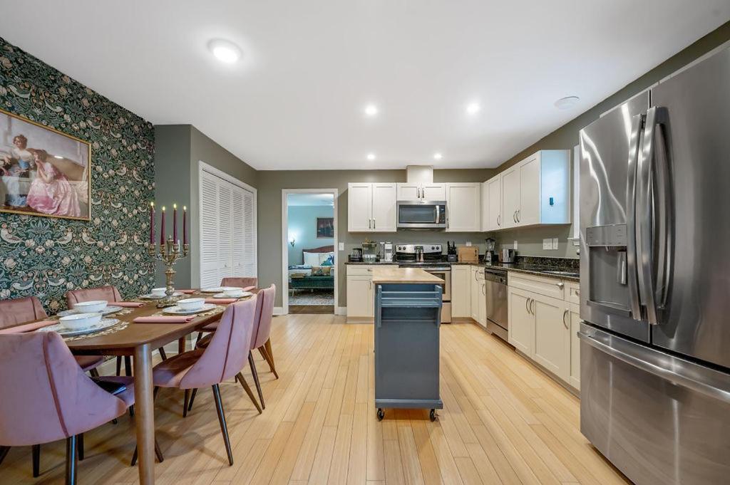 New Victorian Theme, 3Br, Lrg Backyard Close To Pnc Arena, Downtown, And Rdu Airport RaleighRaleigh  Kültér fotó